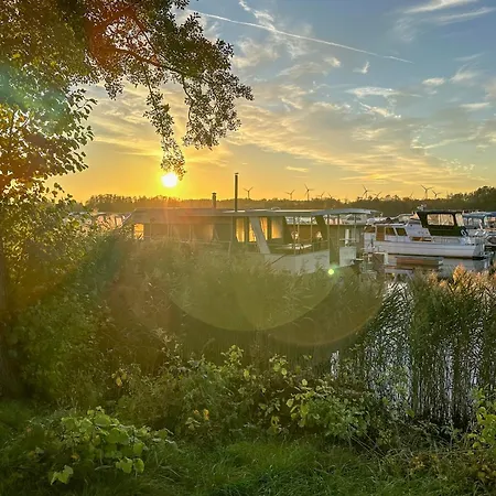 Slube An Der Marina Capsule hotel *