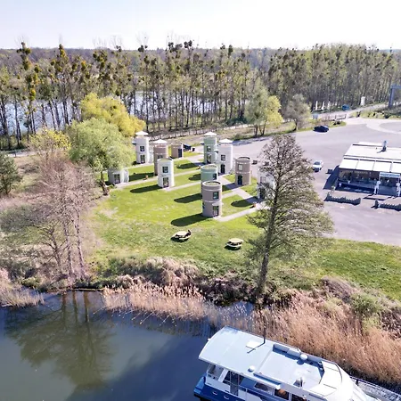 Slube An Der Marina Kapszulahotel