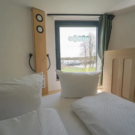 Slube An Der Marina מלון קפסולה צדניק