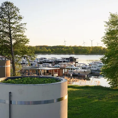 Kapszulahotel Slube An Der Marina