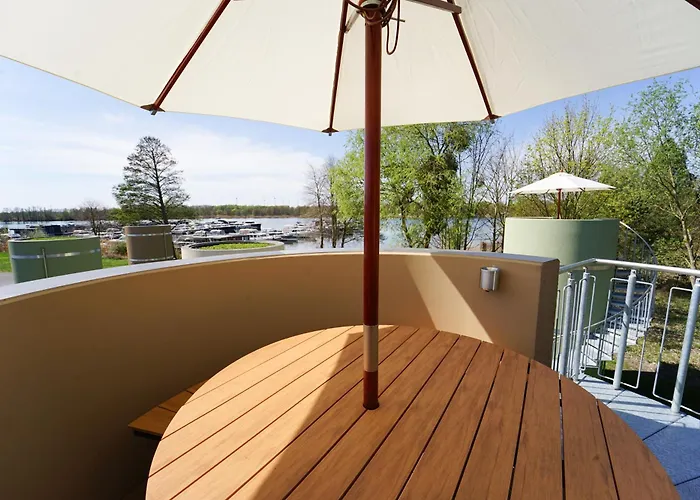 Slube An Der Marina Kapszulahotel *