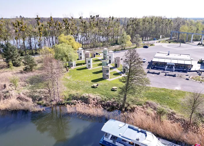 Slube An Der Marina Kapszulahotel