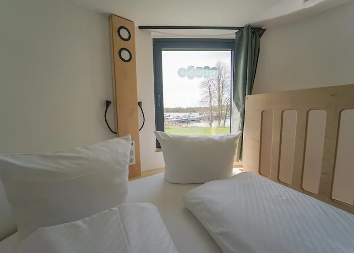 Slube An Der Marina 胶囊旅馆 策德尼克